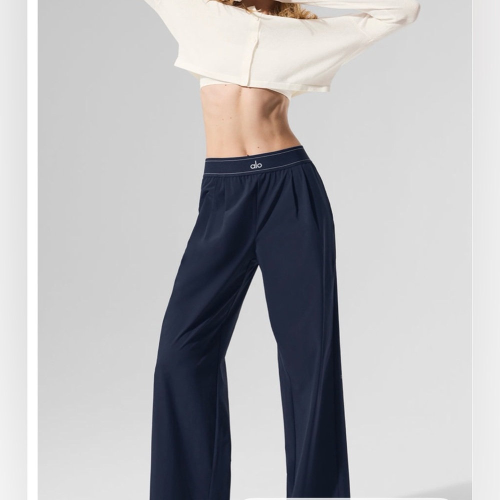 NWT. ALO Yoga Women's Navy Pants